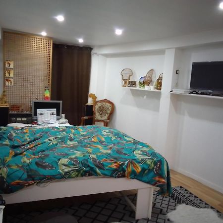 Saint-Pierre-le-Moûtier Chambre Chez L'Habitant מראה חיצוני תמונה