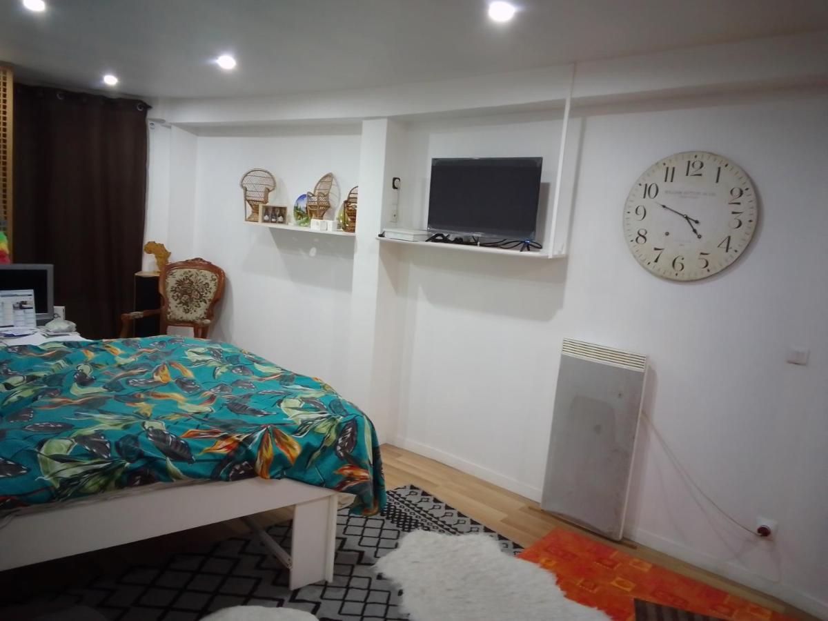 Saint-Pierre-le-Moûtier Chambre Chez L'Habitant מראה חיצוני תמונה