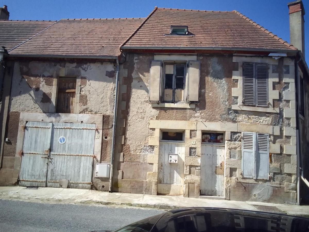 Saint-Pierre-le-Moûtier Chambre Chez L'Habitant מראה חיצוני תמונה