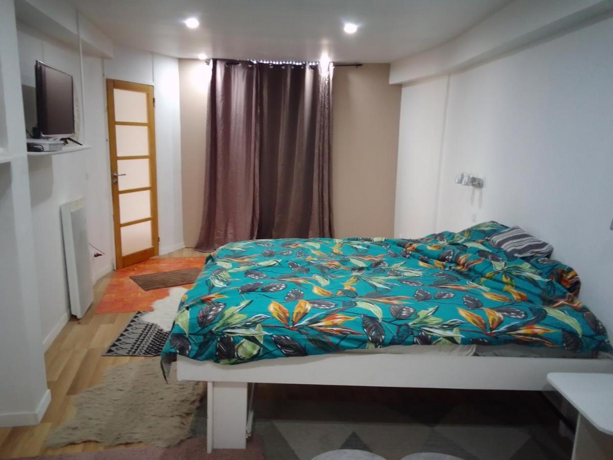 Saint-Pierre-le-Moûtier Chambre Chez L'Habitant מראה חיצוני תמונה